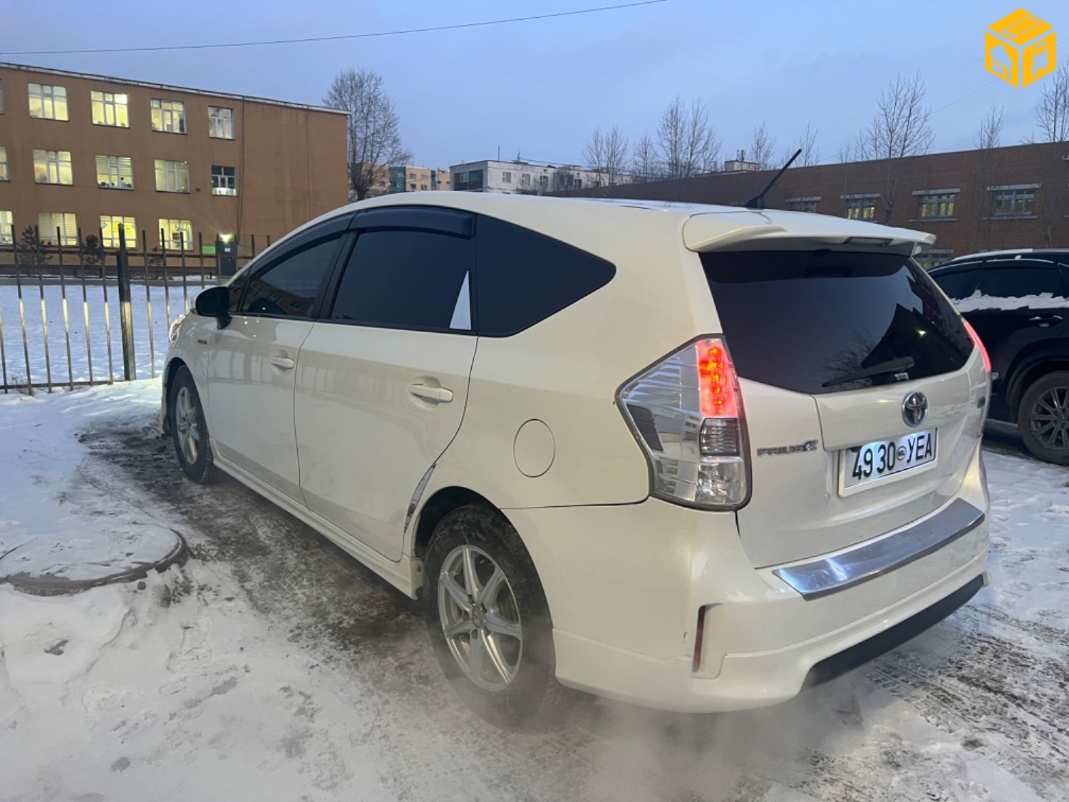 Toyota Prius 40. 41