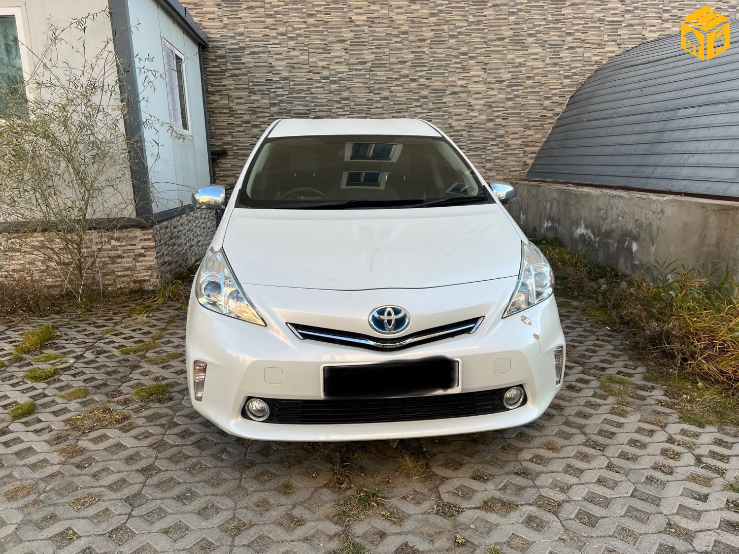 Toyota Prius 40. 41