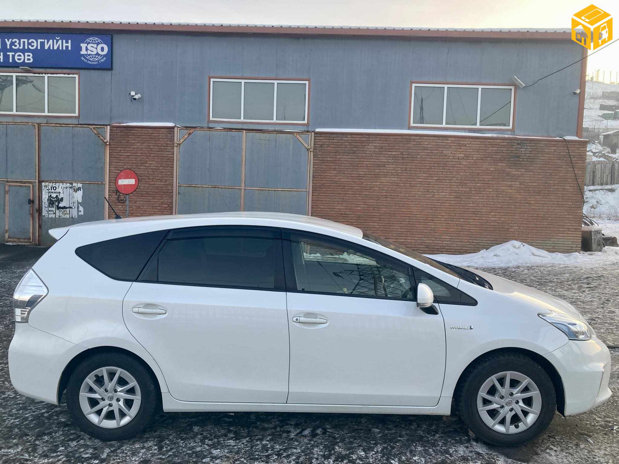 Toyota Prius 40. 41