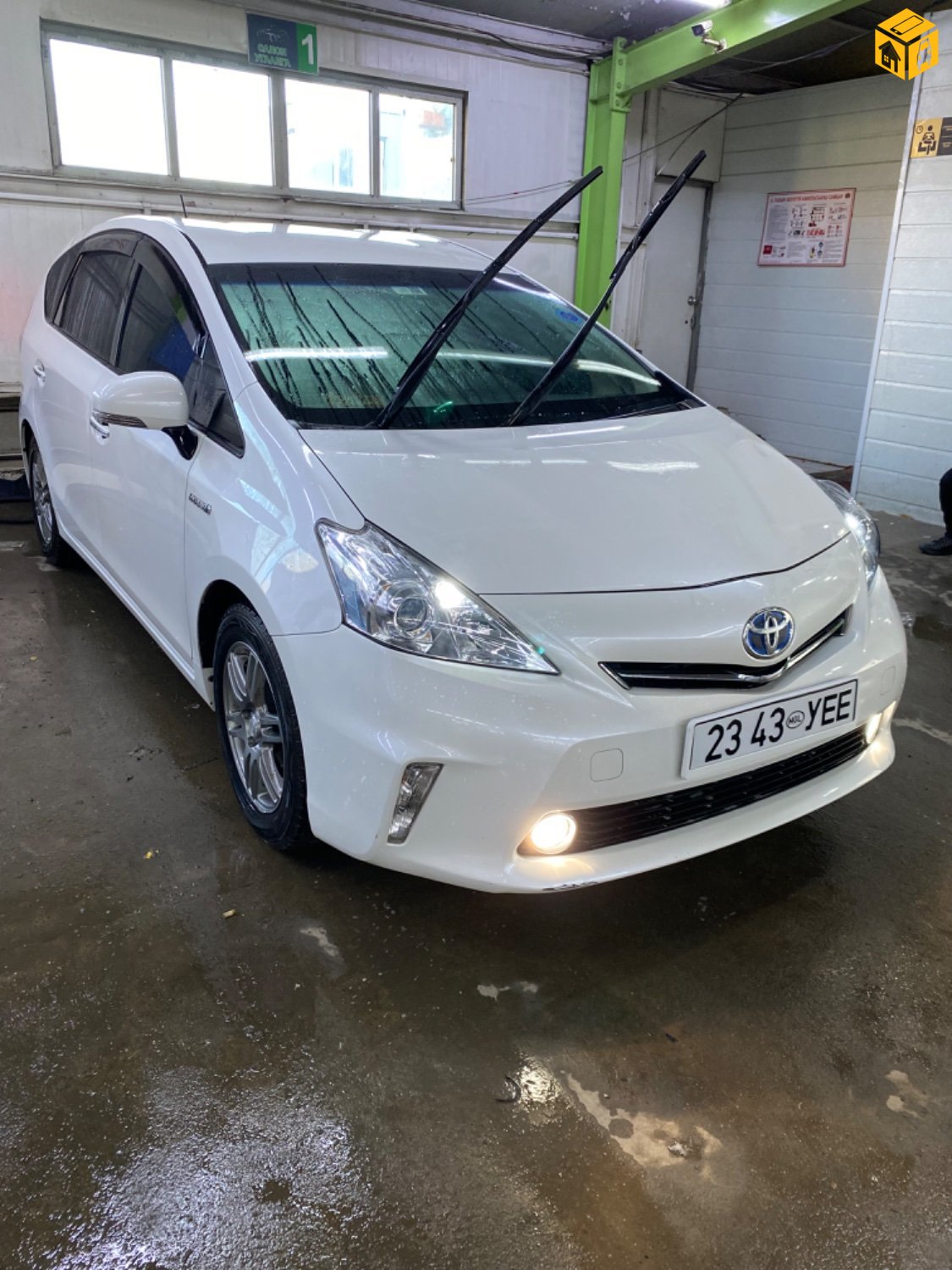 Toyota Prius 40. 41