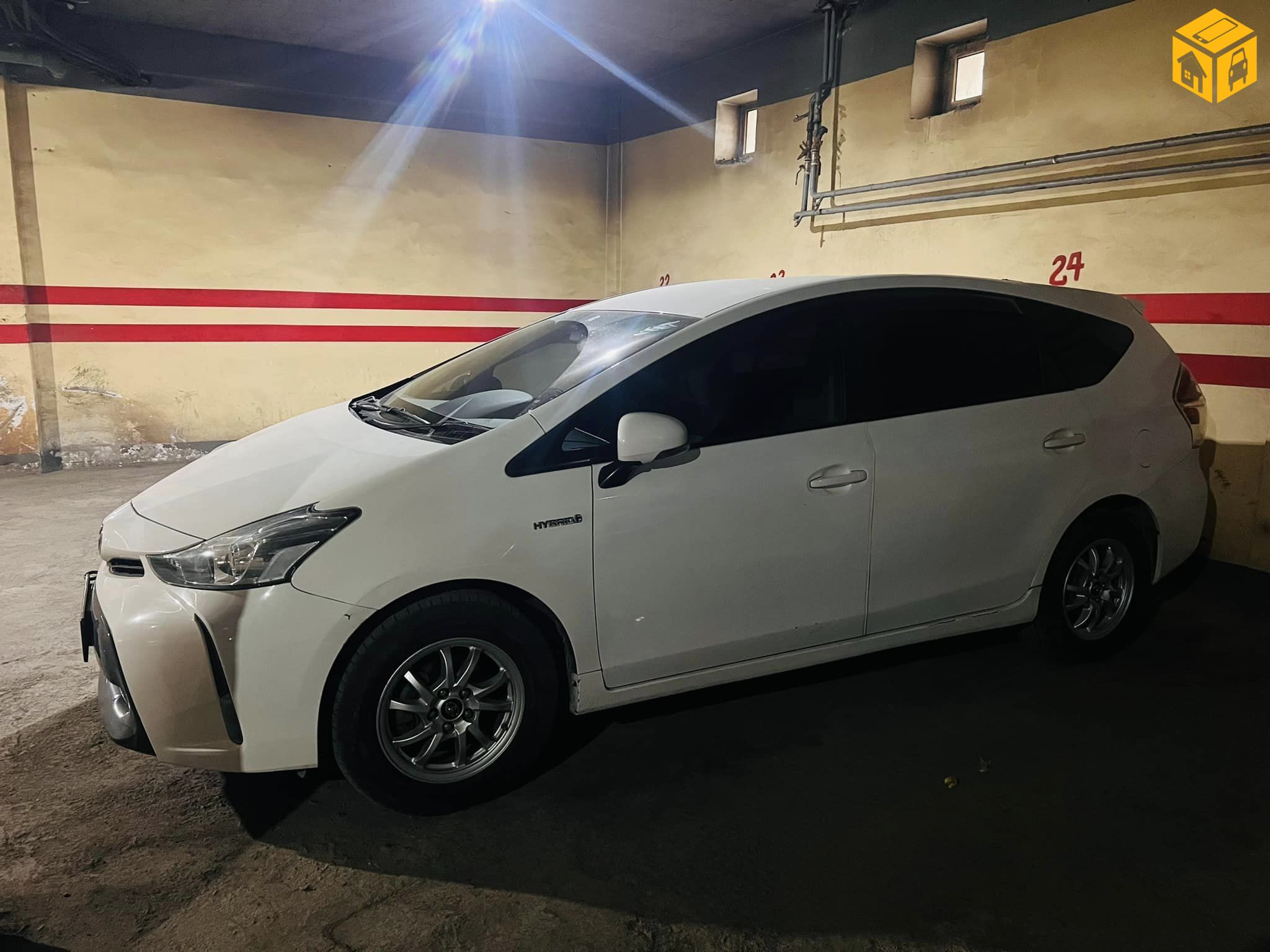 Toyota Prius 40. 41