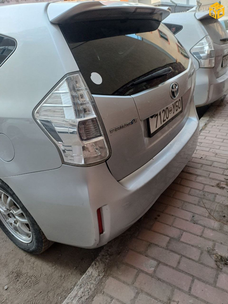 Toyota Prius 40. 41