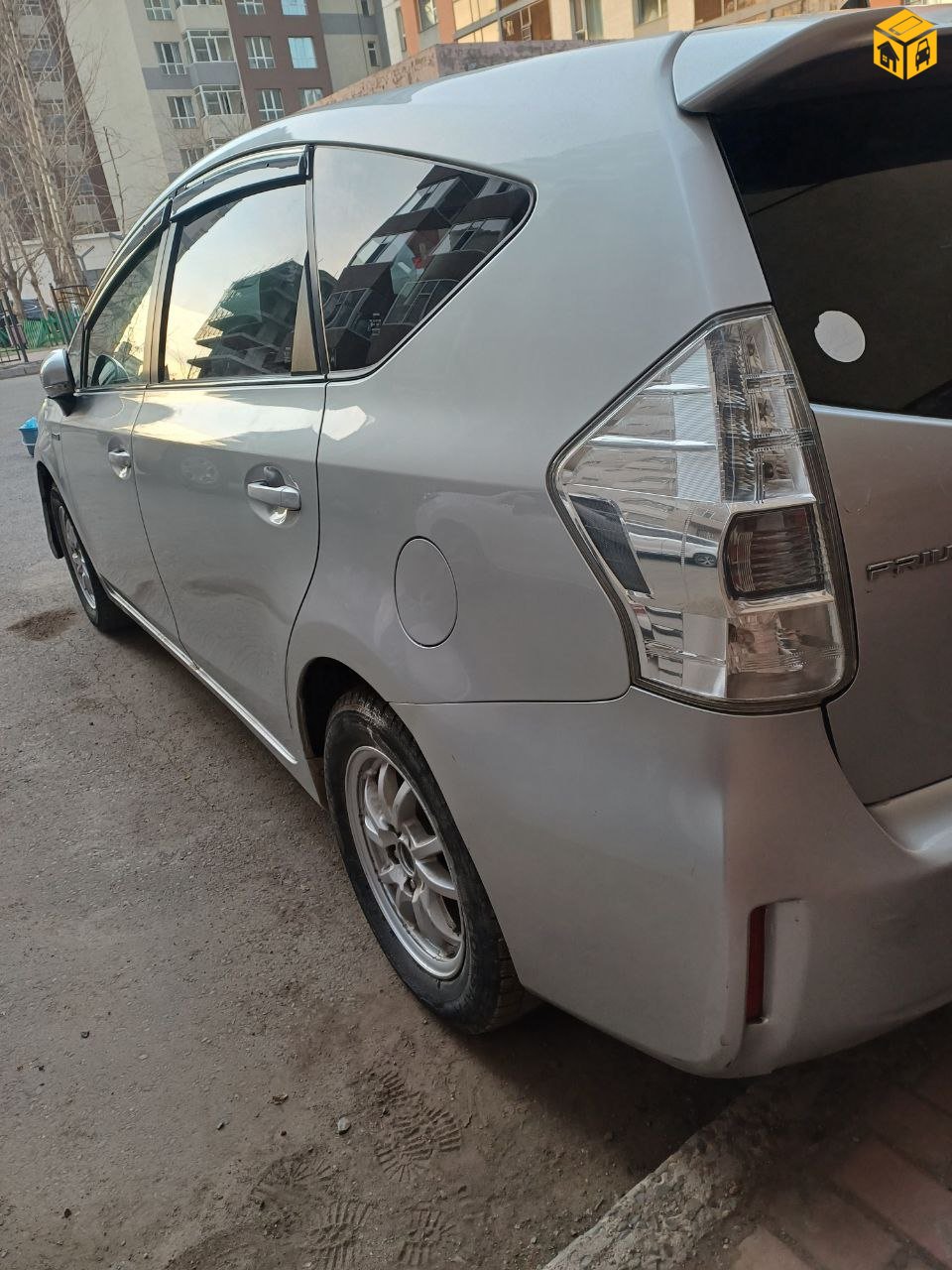 Toyota Prius 40. 41