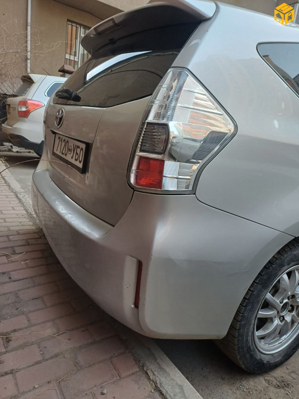 Toyota Prius 40. 41